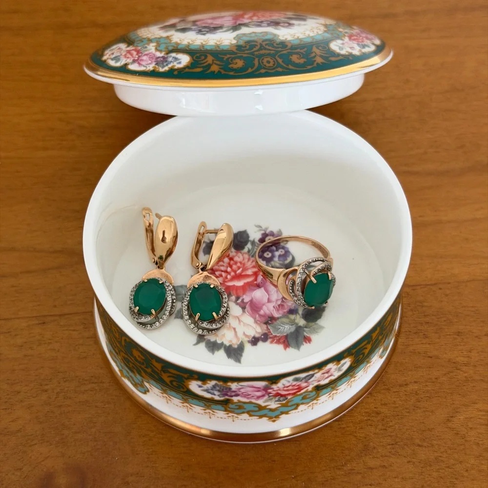 Vintage  Porcelian Staffordshire FALCON CHINA Hand Crafted  Floral Trinket Box